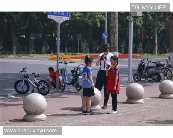 以足球星壁画为核心展现激情绿茵与城市青春活力风采 以足球星壁画为核心展现激情绿茵与城市青春活力风采