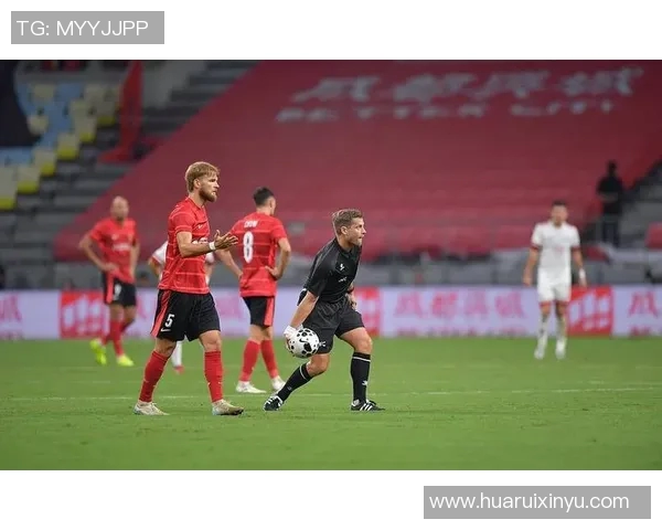 足球大师领衔球星传奇之路 揭示他们背后的奋斗与荣耀 足球大师领衔球星传奇之路 揭示他们背后的奋斗与荣耀